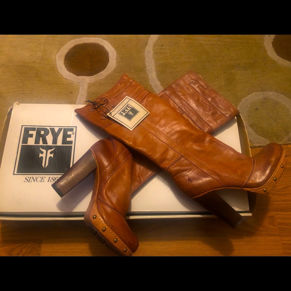 FRYE FRANKIE BUCKLE Boots with Antiqued Studs